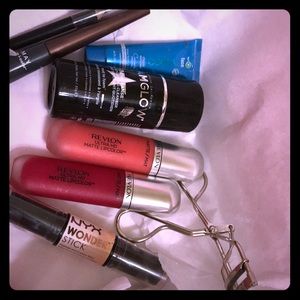 Miscellaneous make up.